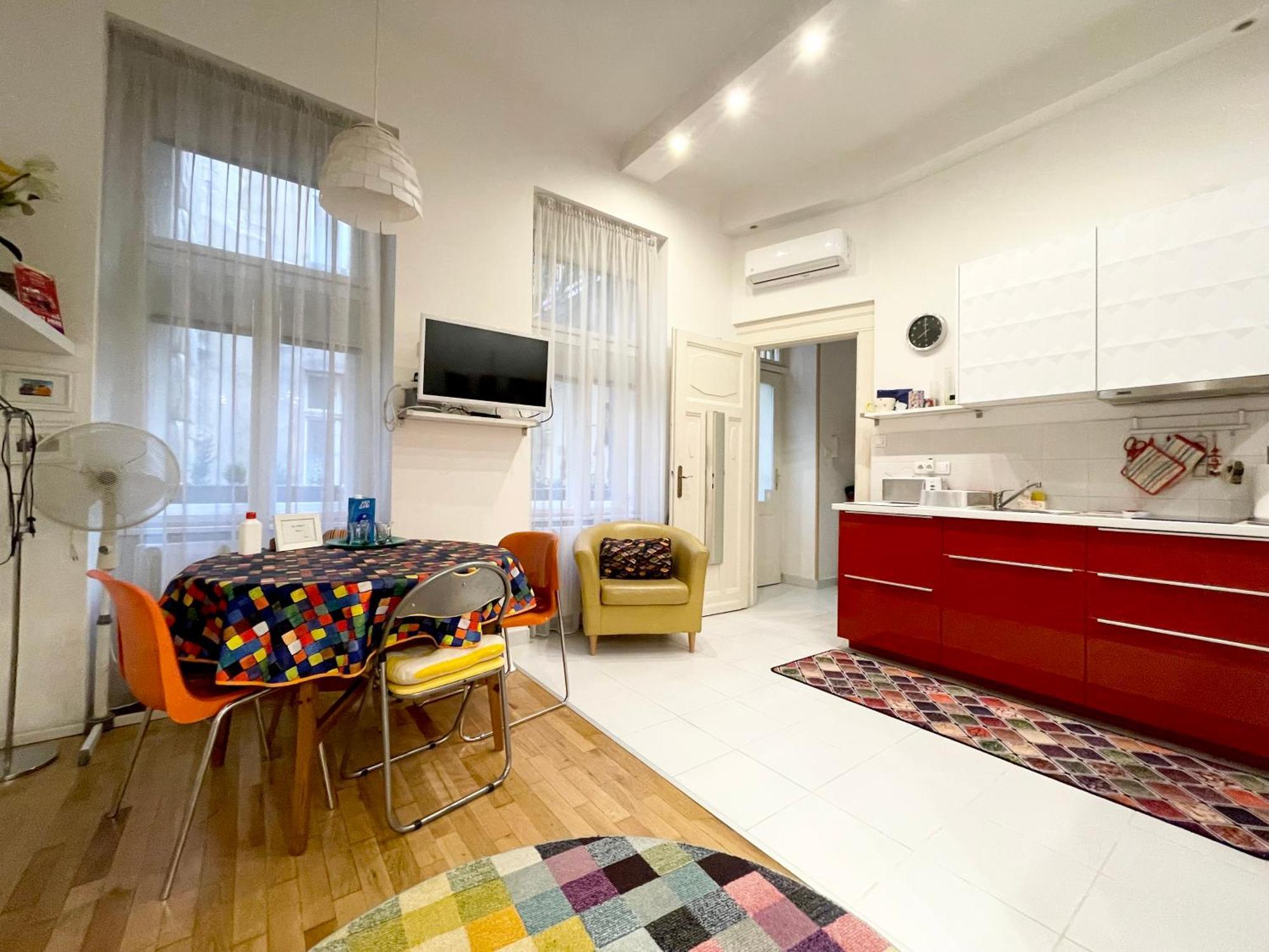 Rainbow Pearl Apartment At St Stephen' S Basilica ブダペスト エクステリア 写真