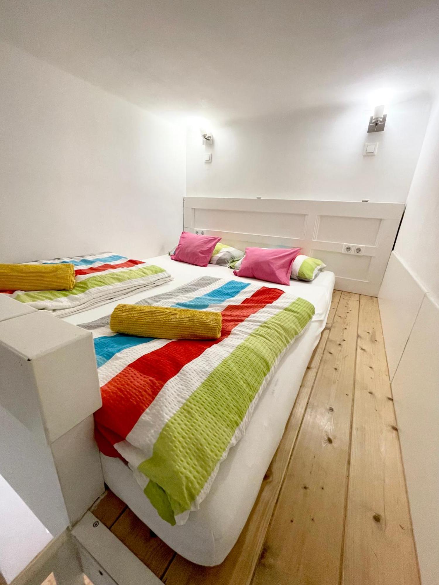 Rainbow Pearl Apartment At St Stephen' S Basilica ブダペスト エクステリア 写真