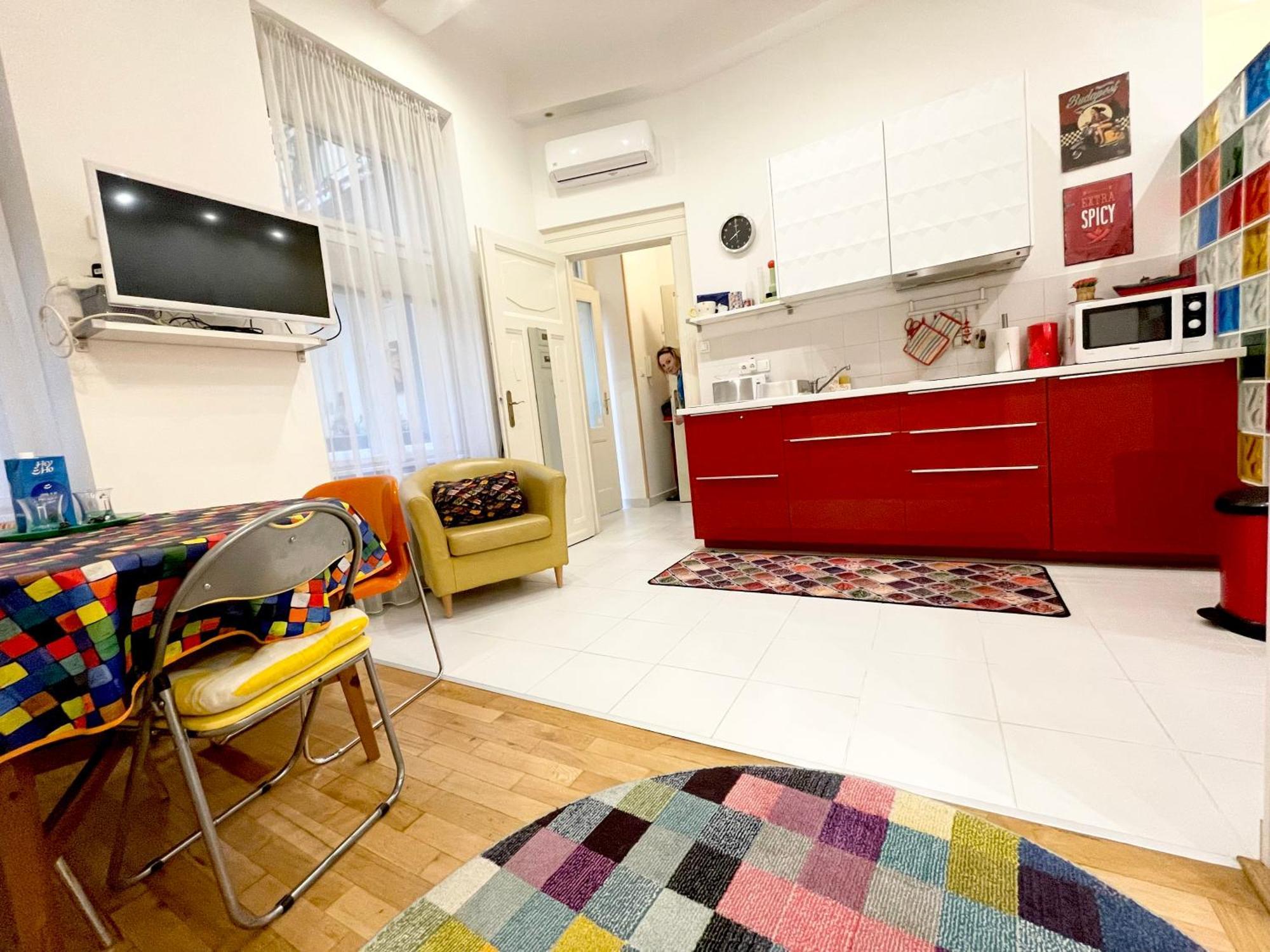 Rainbow Pearl Apartment At St Stephen' S Basilica ブダペスト エクステリア 写真