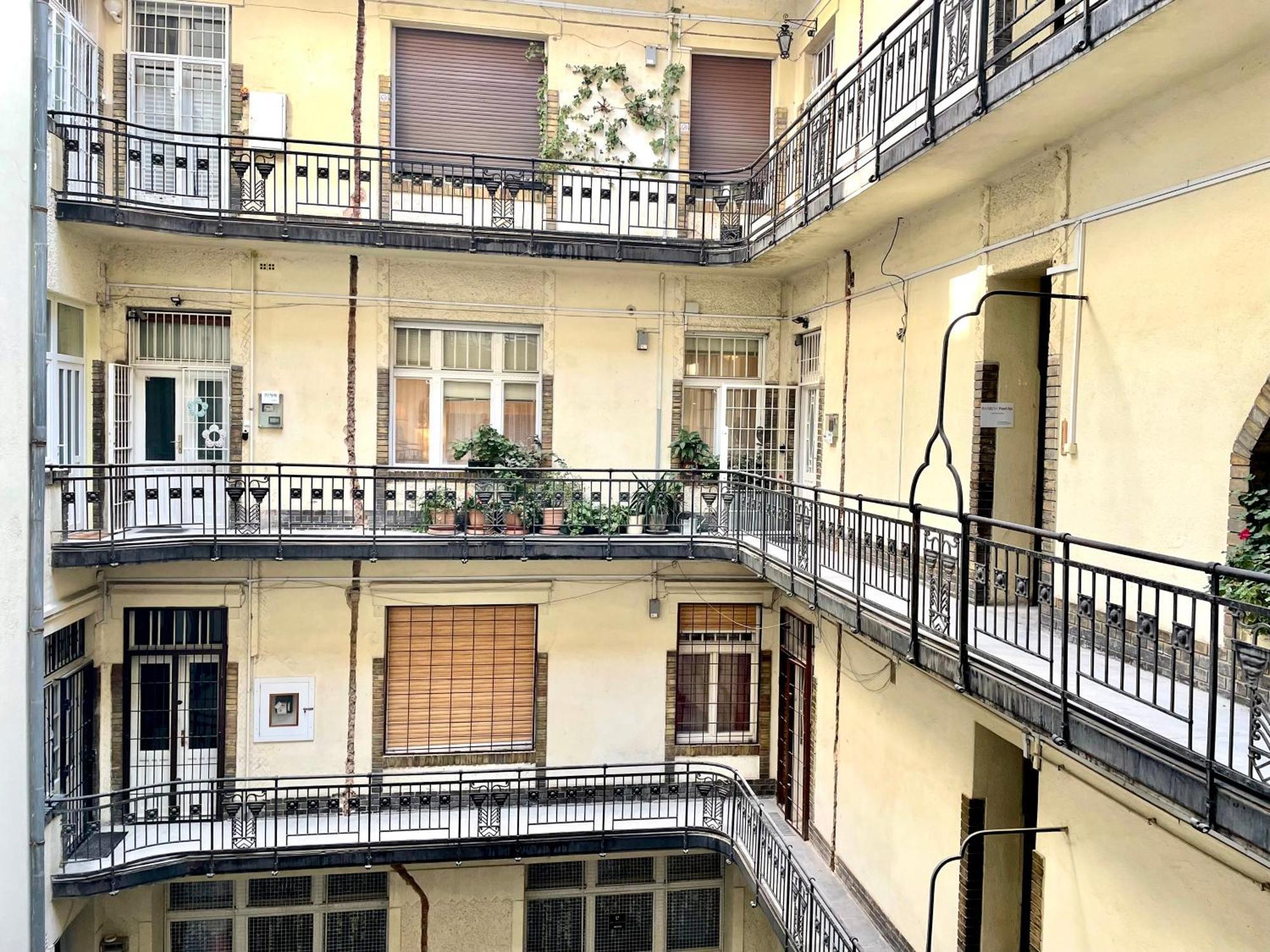 Rainbow Pearl Apartment At St Stephen' S Basilica ブダペスト エクステリア 写真