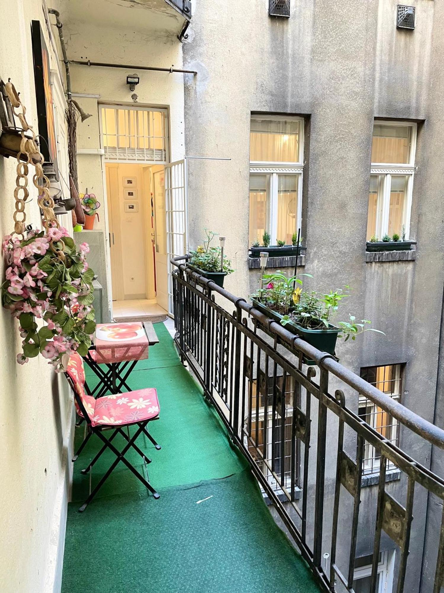 Rainbow Pearl Apartment At St Stephen' S Basilica ブダペスト エクステリア 写真
