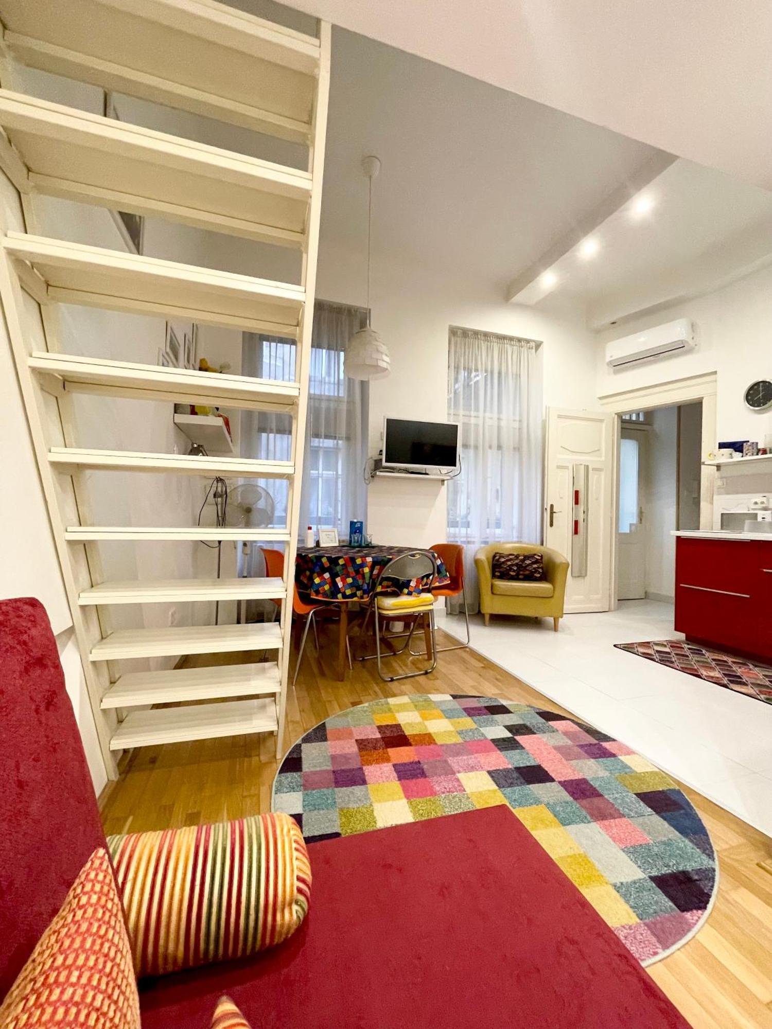 Rainbow Pearl Apartment At St Stephen' S Basilica ブダペスト エクステリア 写真