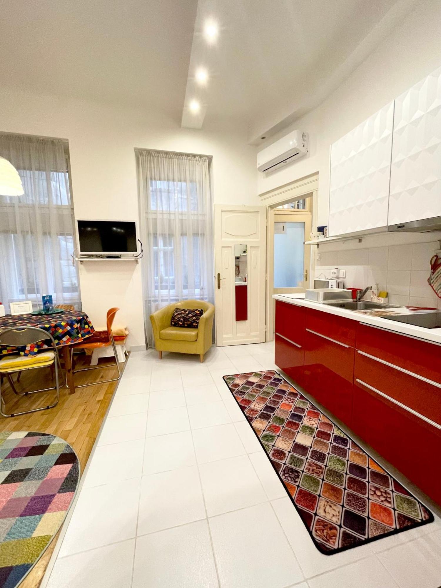 Rainbow Pearl Apartment At St Stephen' S Basilica ブダペスト エクステリア 写真