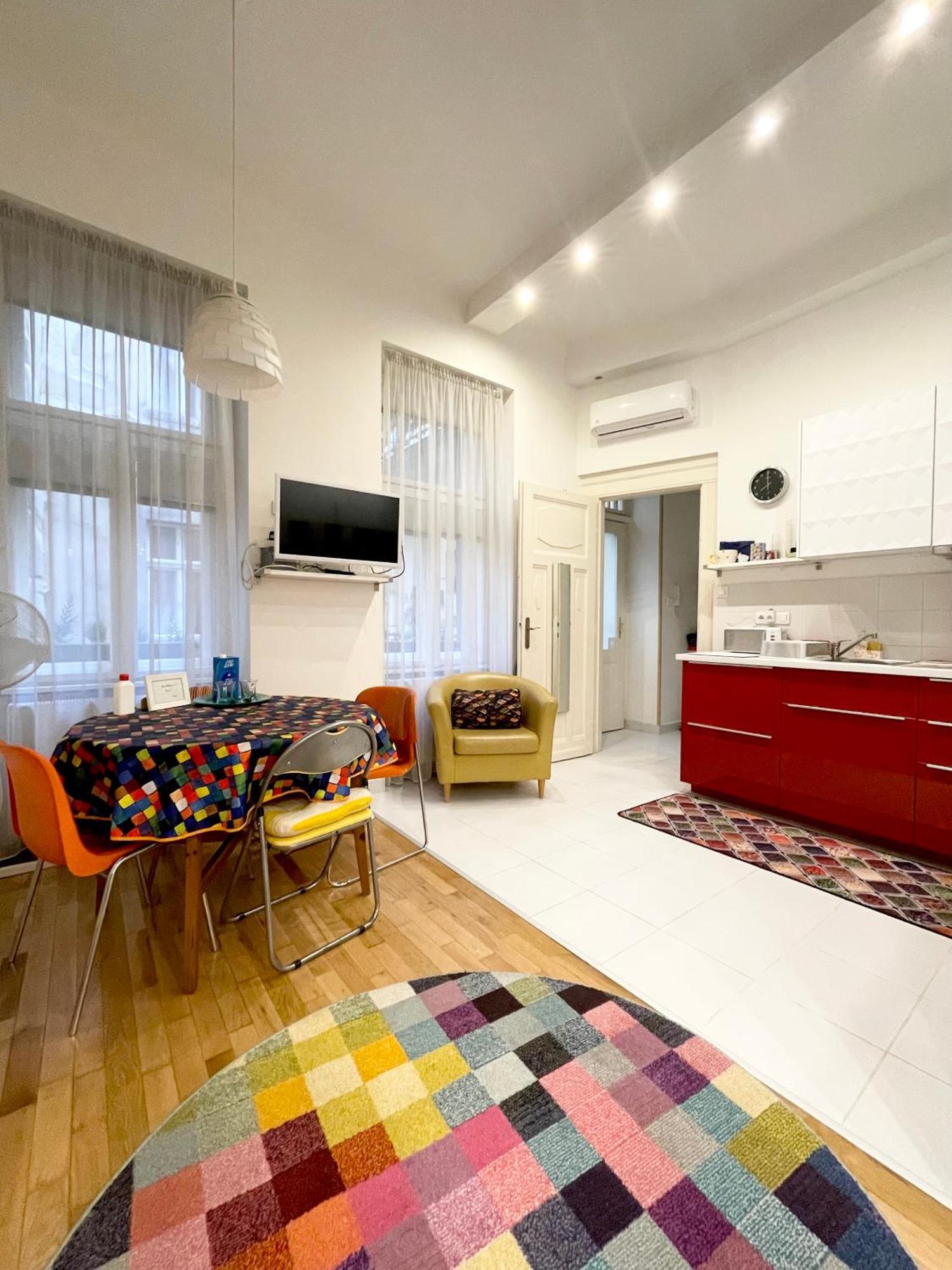 Rainbow Pearl Apartment At St Stephen' S Basilica ブダペスト エクステリア 写真