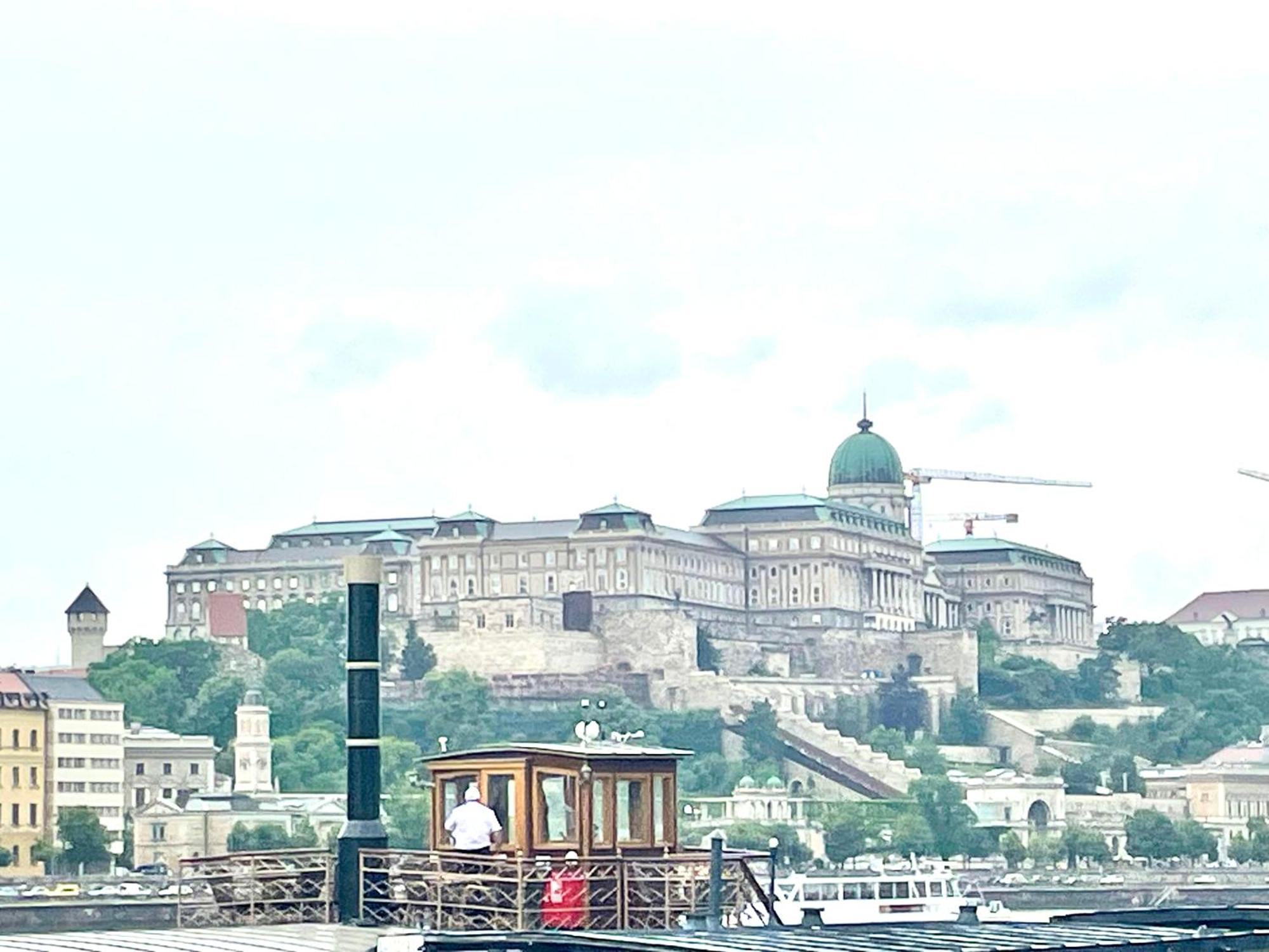 Rainbow Pearl Apartment At St Stephen' S Basilica ブダペスト エクステリア 写真