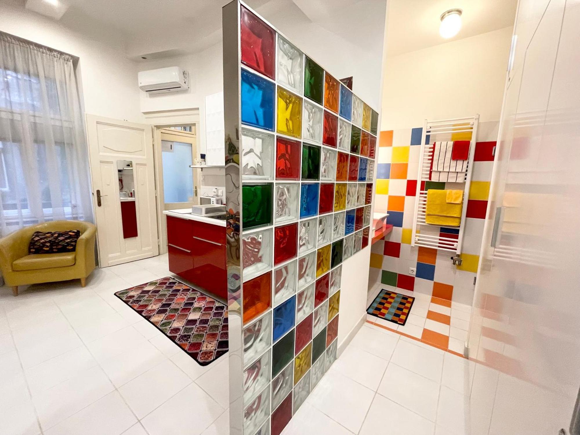 Rainbow Pearl Apartment At St Stephen' S Basilica ブダペスト エクステリア 写真